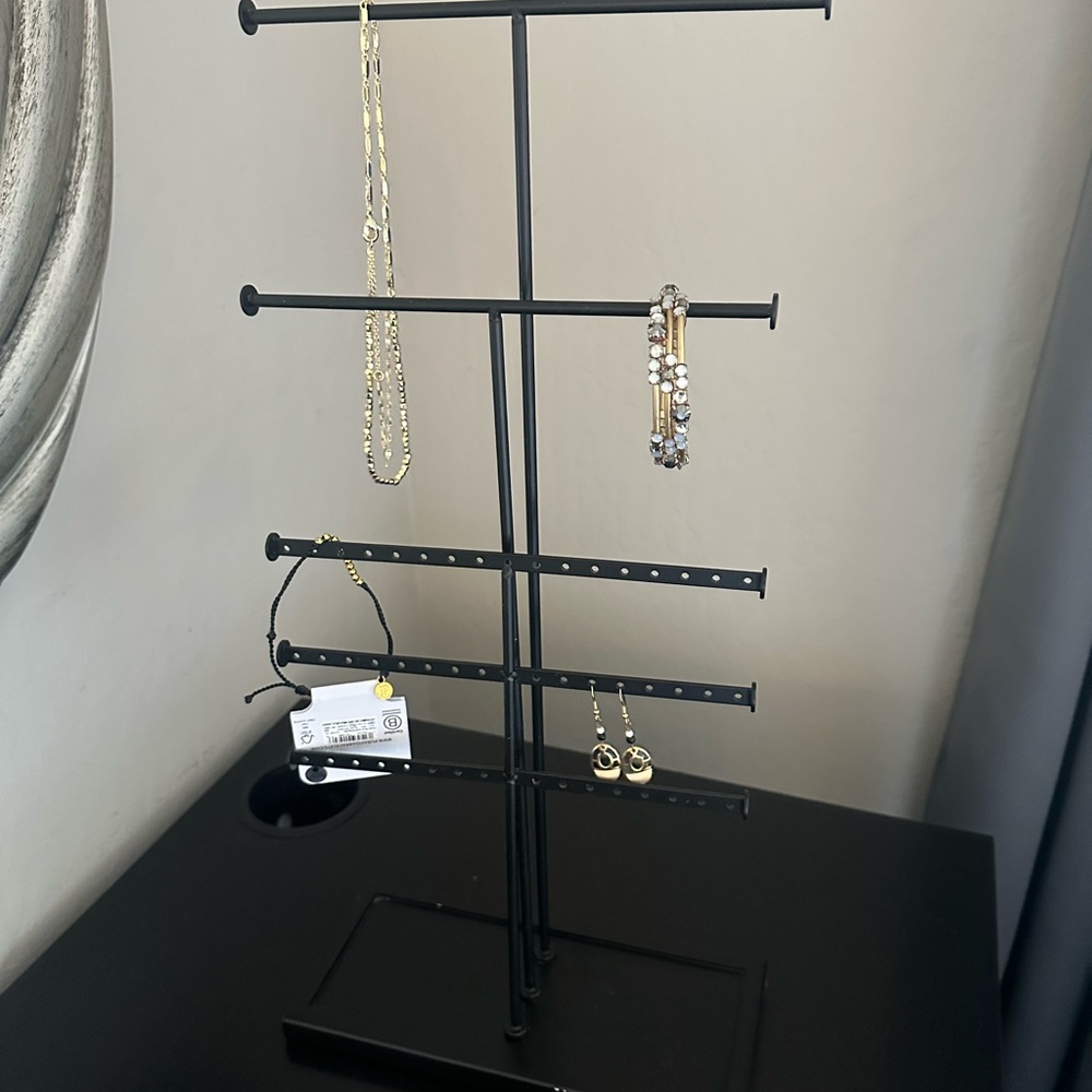 Umbra jewelry stand
